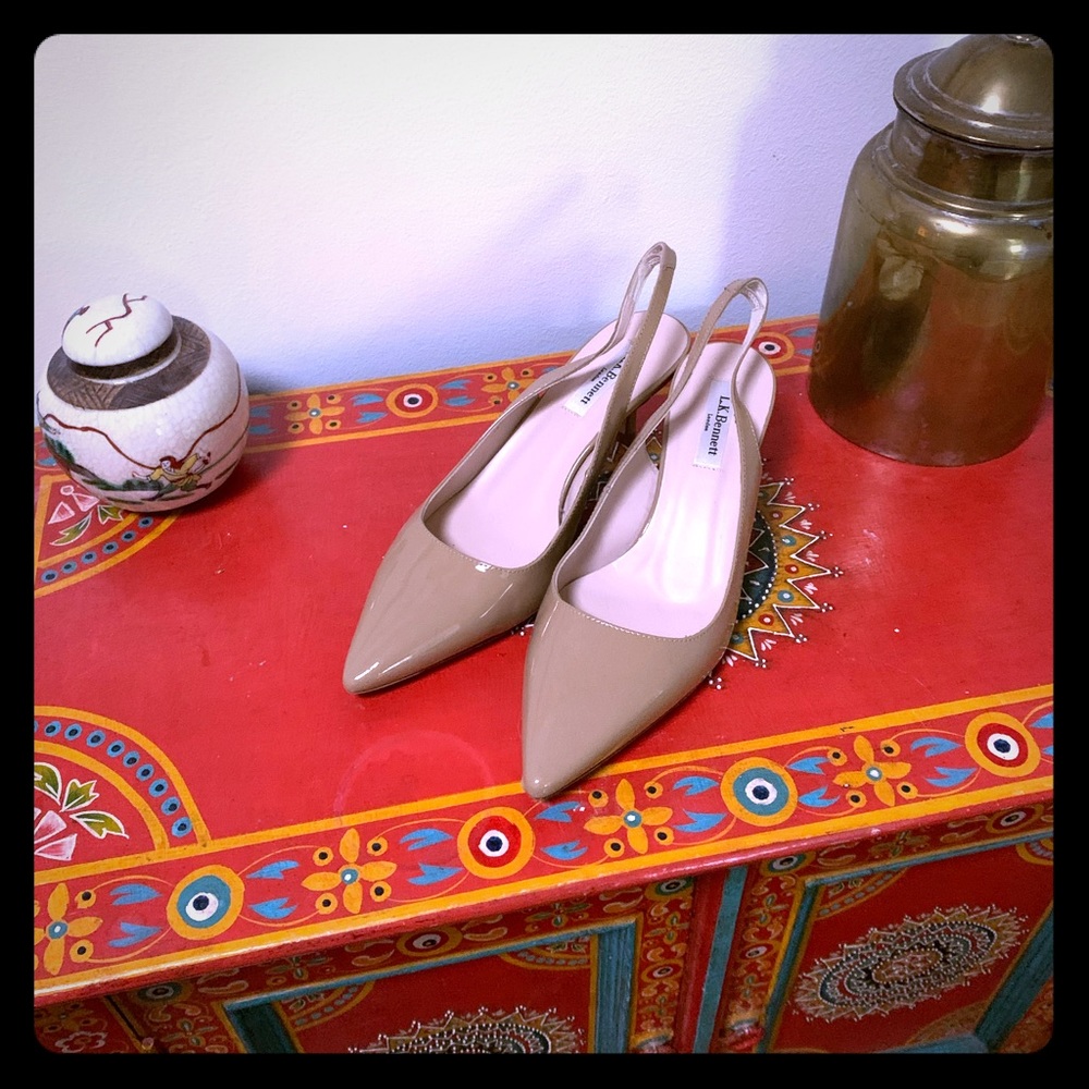 A pair of shoes